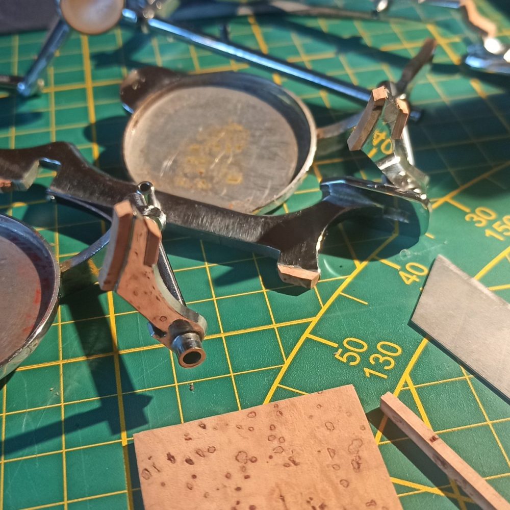 Changement des lièges de clef de saxophone - Atelier Grain de Vent